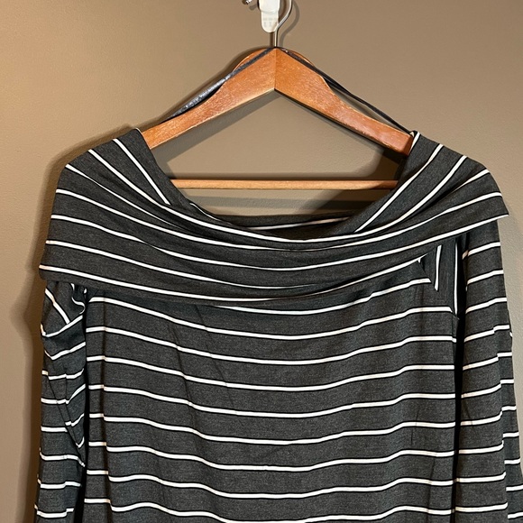 NWT! A pea in the pod striped maternity dress - Picture 2 of 10